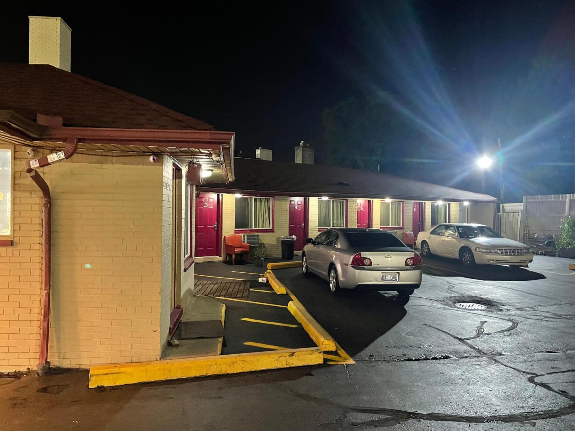 Deluxe Inn Motel Detroit Buitenkant foto
